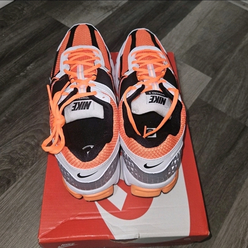 Nike Zoom Vomero 5 Total Orange White Black Men’s 11.5 FB9149‑800 NIB - Picture 3 of 5